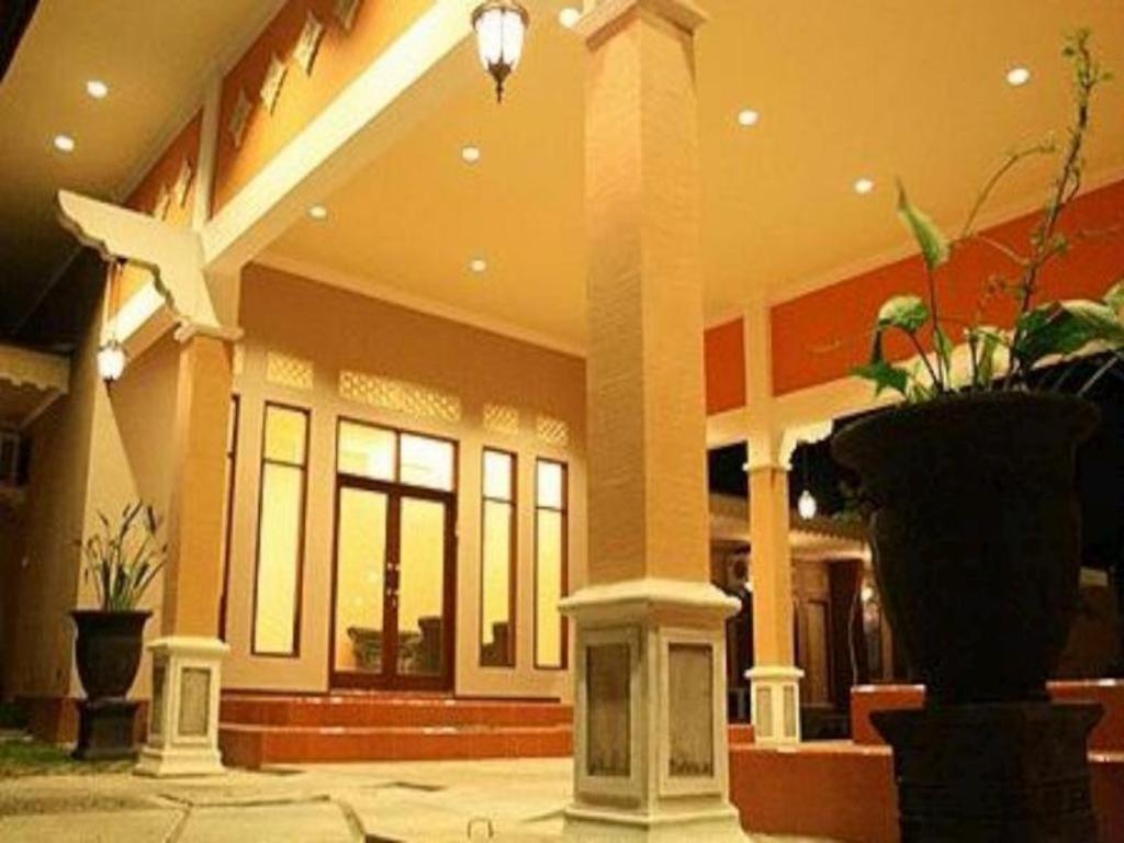 Patria Garden Hotel Blitar Eksteriør bilde